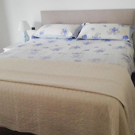 White-Blue Vibes, Seafront 2-Bedroom Apt Montesilvano Marina Екстериор снимка