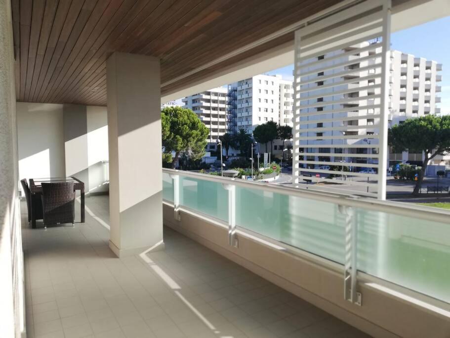 White-Blue Vibes, Seafront 2-Bedroom Apt Montesilvano Marina Екстериор снимка