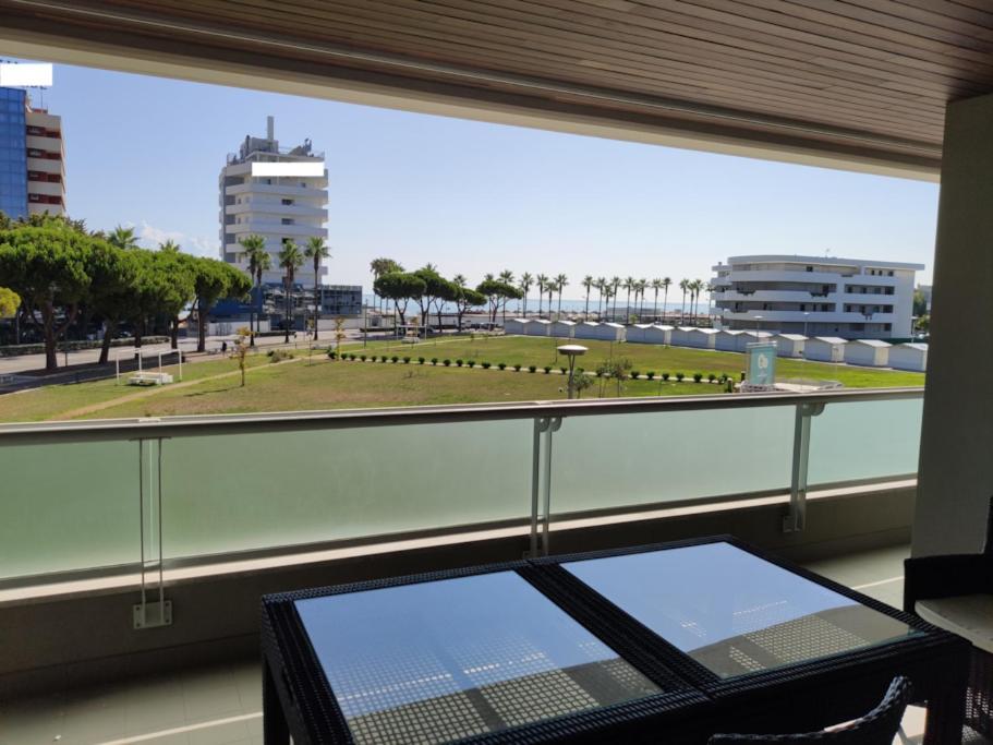 White-Blue Vibes, Seafront 2-Bedroom Apt Montesilvano Marina Екстериор снимка
