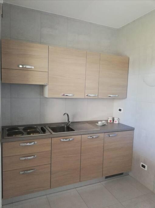 White-Blue Vibes, Seafront 2-Bedroom Apt Montesilvano Marina Екстериор снимка