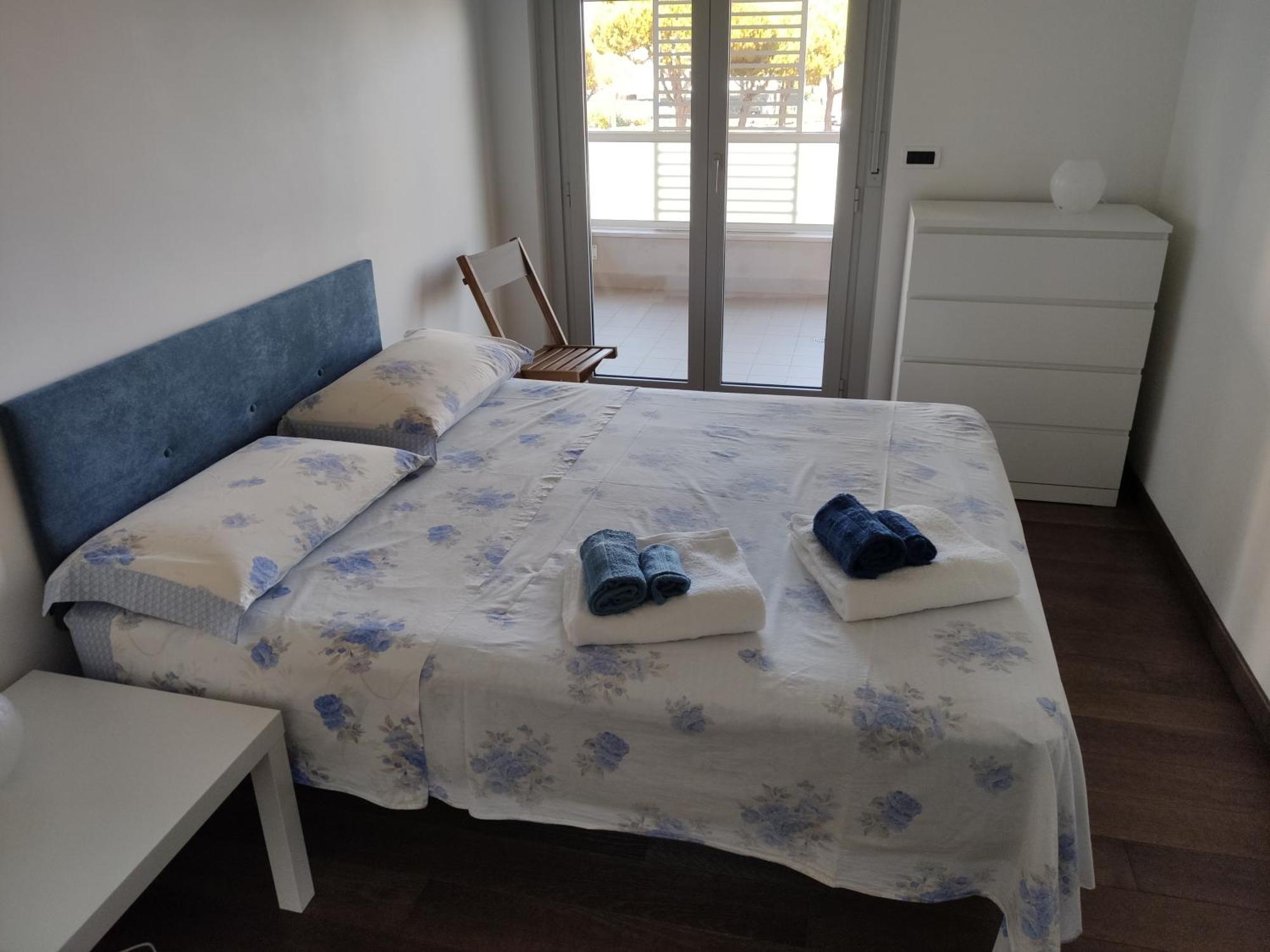 White-Blue Vibes, Seafront 2-Bedroom Apt Montesilvano Marina Екстериор снимка