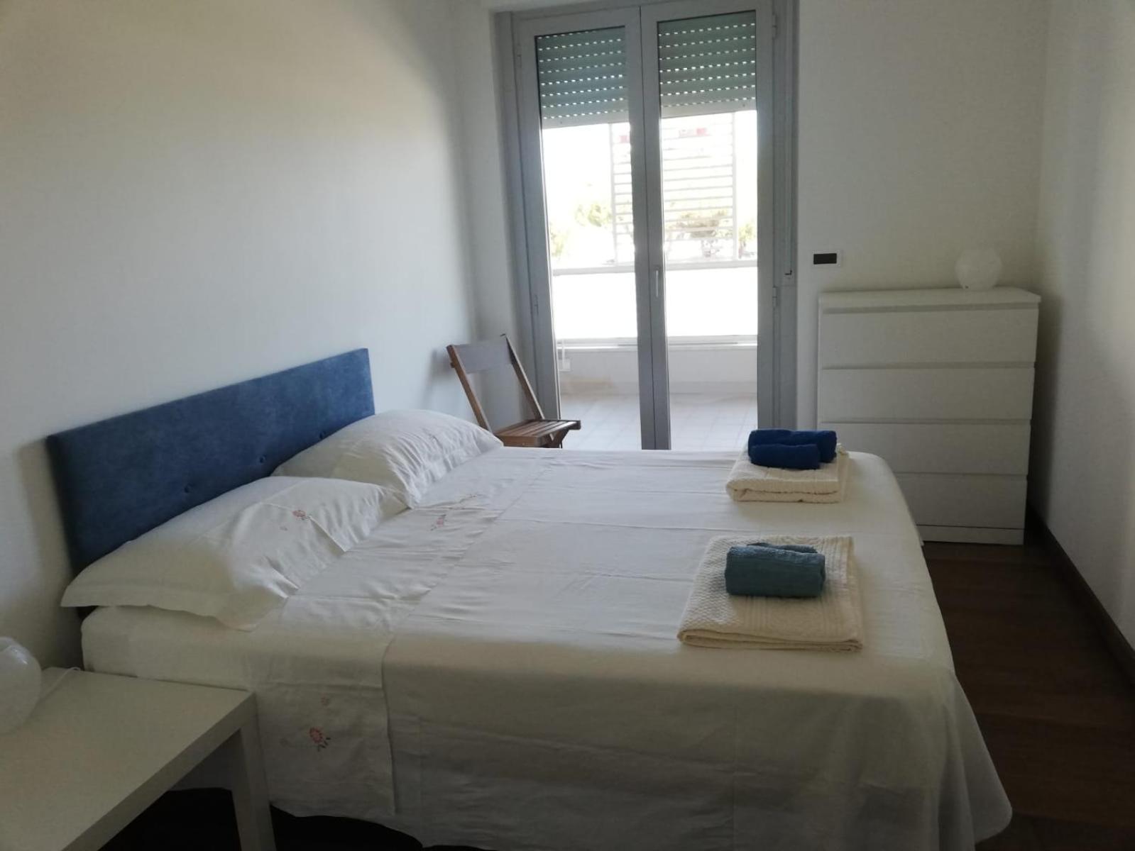 White-Blue Vibes, Seafront 2-Bedroom Apt Montesilvano Marina Екстериор снимка