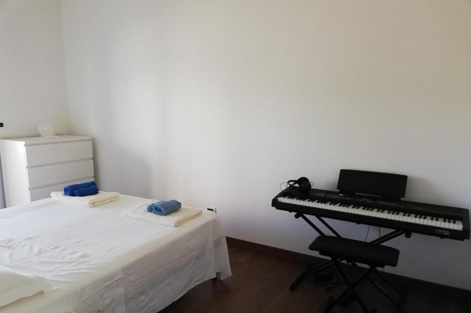 White-Blue Vibes, Seafront 2-Bedroom Apt Montesilvano Marina Екстериор снимка