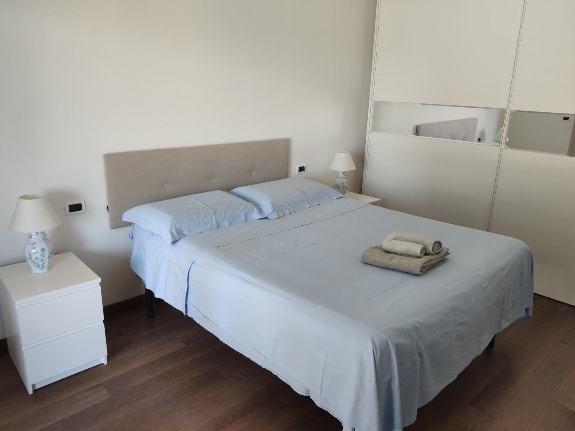 White-Blue Vibes, Seafront 2-Bedroom Apt Montesilvano Marina Екстериор снимка